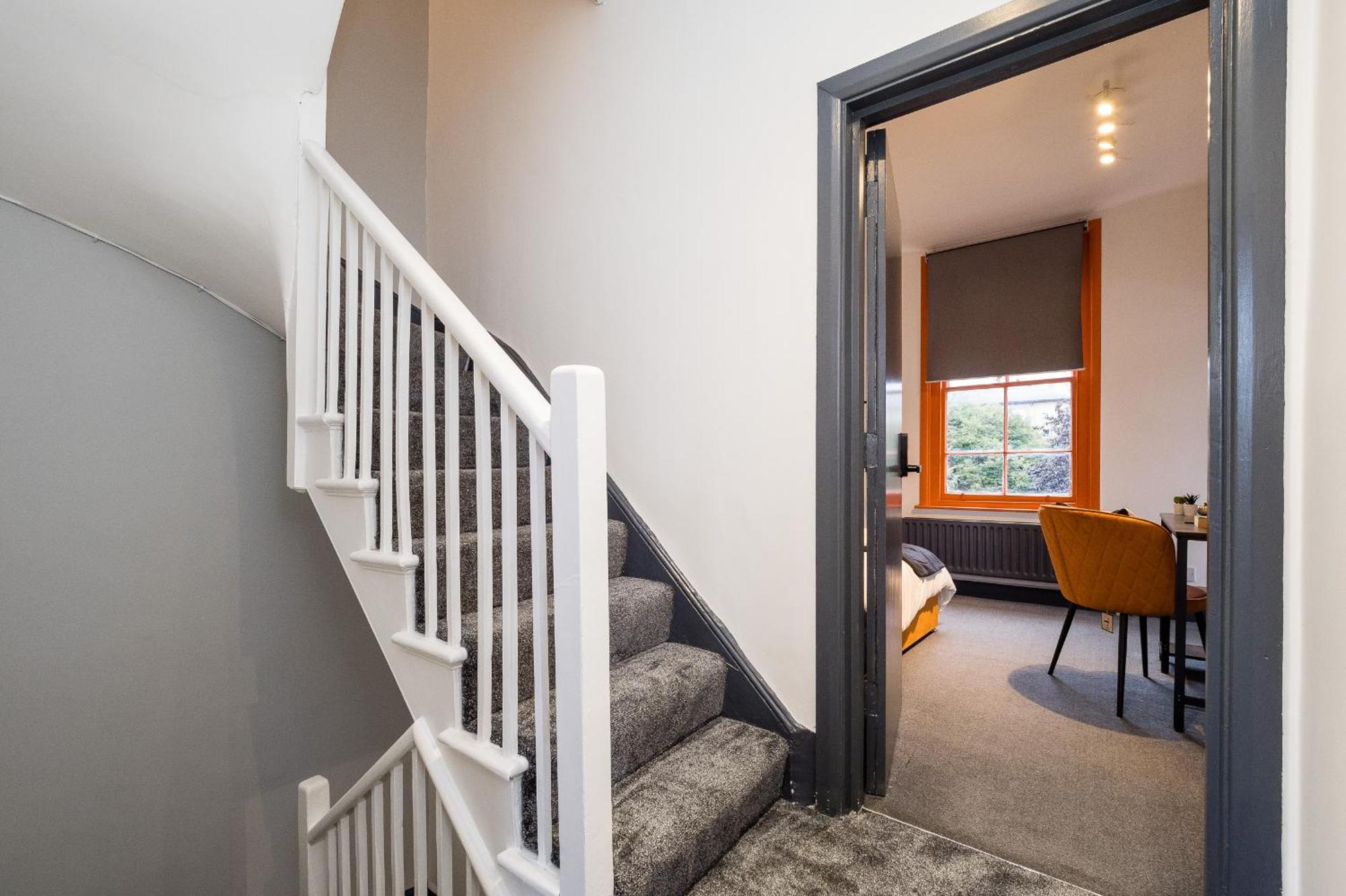 Spacious 6 Ensuite Bedroom House In Central Лондон Экстерьер фото
